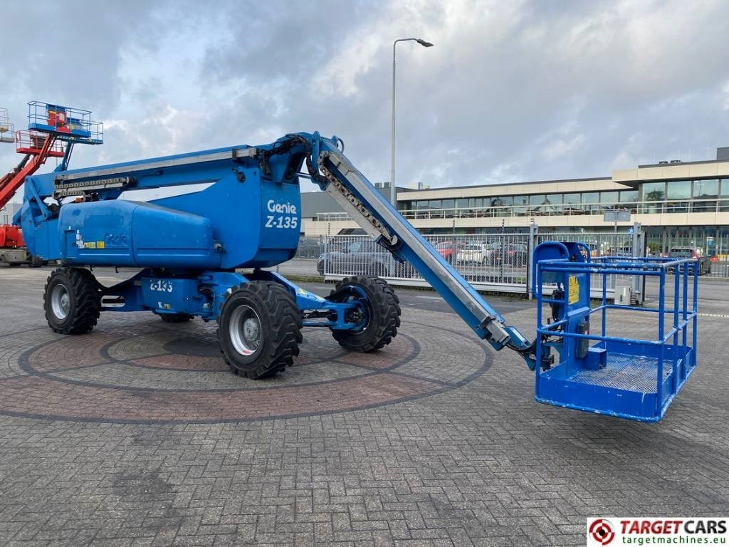Genie Z-135/70 Articulated 4x4x4 Diesel Boom Lift 4315cm - Krah me çernjerë: foto 2 Genie Z-135/70 Articulated 4x4x4 Diesel Boom Lift 4315cm - Krah me çernjerë: foto 2