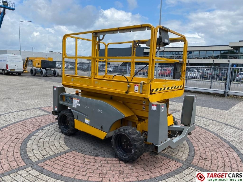 Haulotte Compact 10DX Diesel 4x4 Scissor Work Lift 1015cm - Ngritës gërshërë: foto 2 Haulotte Compact 10DX Diesel 4x4 Scissor Work Lift 1015cm - Ngritës gërshërë: foto 2