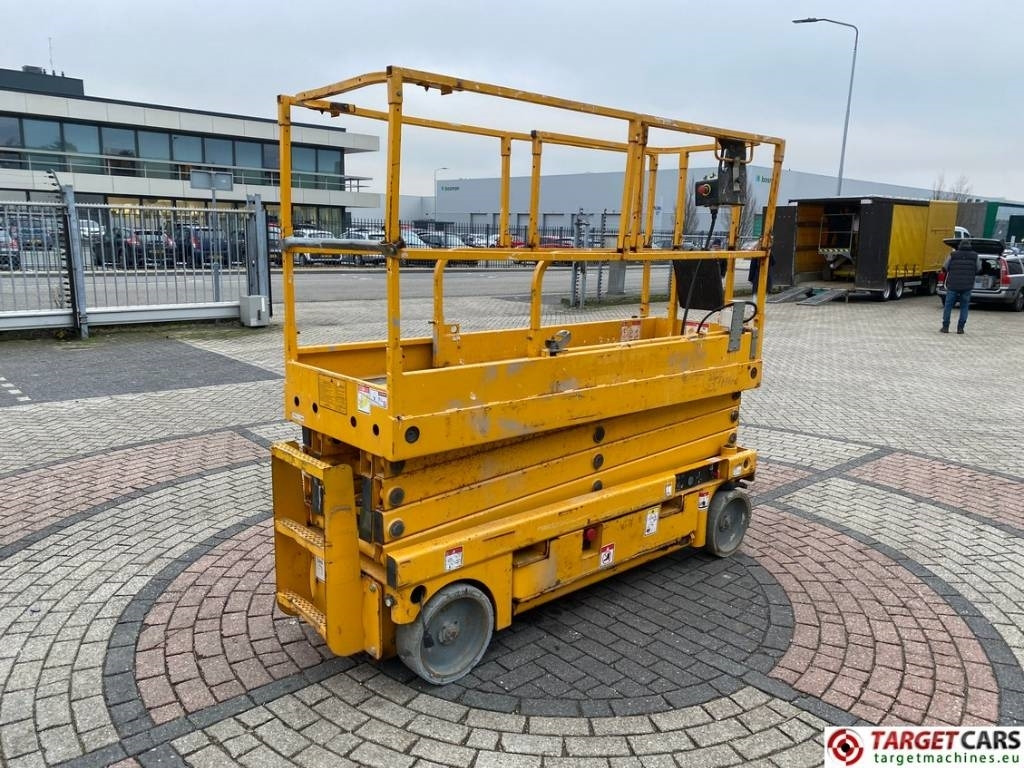 Haulotte Compact 10N Electric Scissor Work Lift 1000cm - Ngritës gërshërë: foto 3 Haulotte Compact 10N Electric Scissor Work Lift 1000cm - Ngritës gërshërë: foto 3