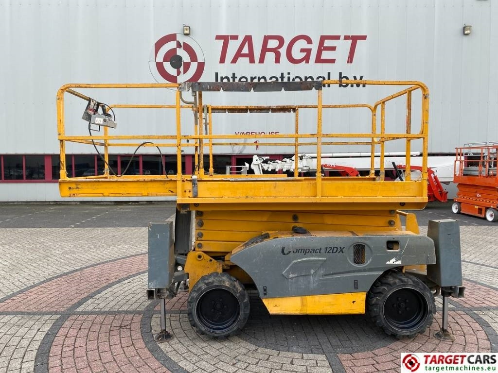 Haulotte Compact 12DX Diesel 4x4 Scissor Work Lift 1206cm - Ngritës gërshërë: foto 5 Haulotte Compact 12DX Diesel 4x4 Scissor Work Lift 1206cm - Ngritës gërshërë: foto 5