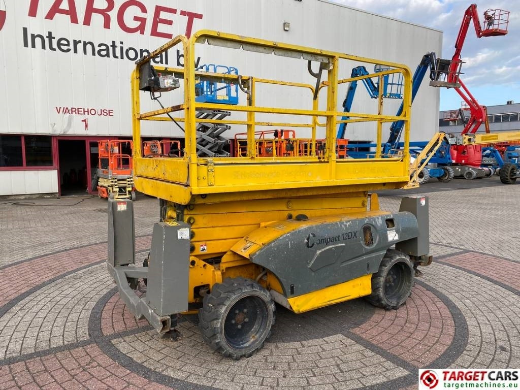 Haulotte Compact 12DX Diesel 4x4 Scissor Work Lift 1206cm - Ngritës gërshërë: foto 1 Haulotte Compact 12DX Diesel 4x4 Scissor Work Lift 1206cm - Ngritës gërshërë: foto 1