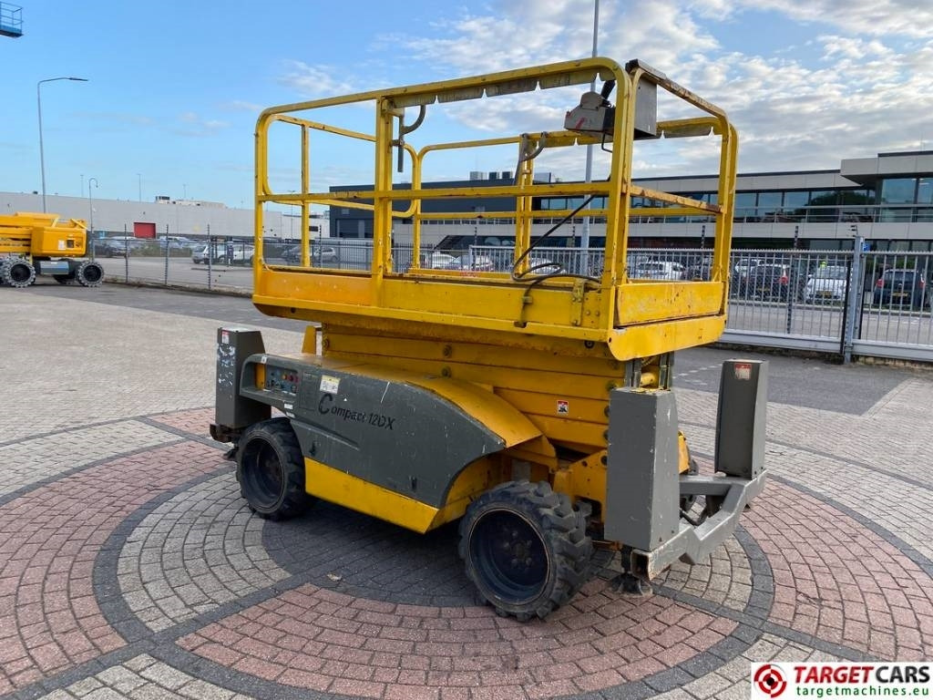 Haulotte Compact 12DX Diesel 4x4 Scissor Work Lift 1206cm - Ngritës gërshërë: foto 2 Haulotte Compact 12DX Diesel 4x4 Scissor Work Lift 1206cm - Ngritës gërshërë: foto 2