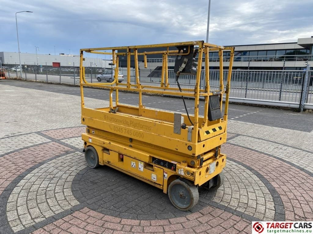 Haulotte Compact 8 Electric Scissor Work Lift 818cm - Ngritës gërshërë: foto 2 Haulotte Compact 8 Electric Scissor Work Lift 818cm - Ngritës gërshërë: foto 2