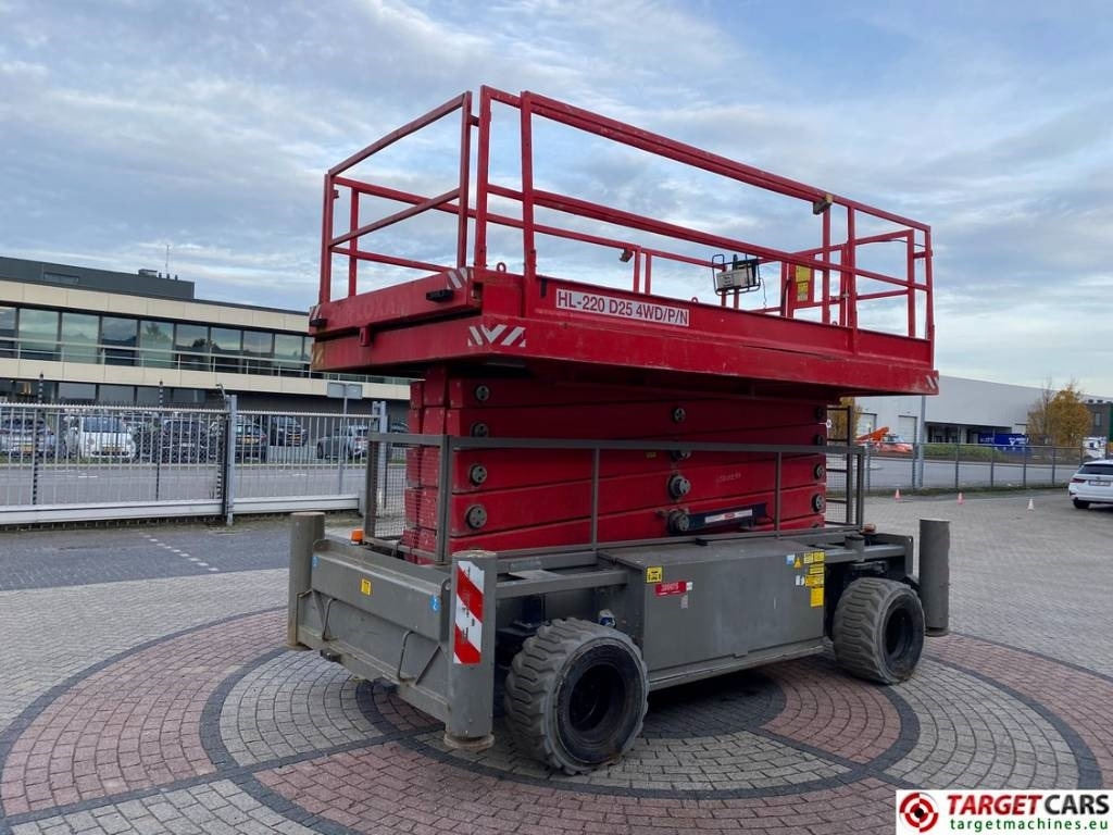 Holland Lift HL220D25-4WD Diesel 4x4 HL220 Scissor Lift 2170cm - Ngritës gërshërë: foto 3 Holland Lift HL220D25-4WD Diesel 4x4 HL220 Scissor Lift 2170cm - Ngritës gërshërë: foto 3