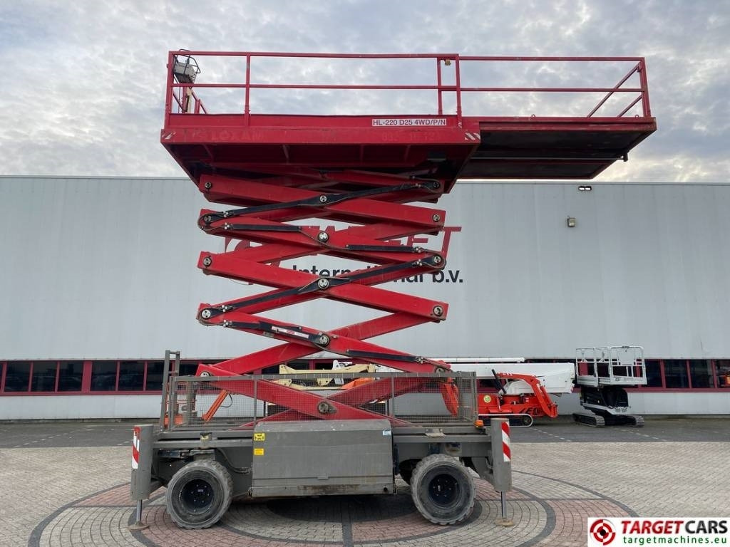 Holland Lift HL220D25-4WD Diesel 4x4 HL220 Scissor Lift 2170cm - Ngritës gërshërë: foto 5 Holland Lift HL220D25-4WD Diesel 4x4 HL220 Scissor Lift 2170cm - Ngritës gërshërë: foto 5