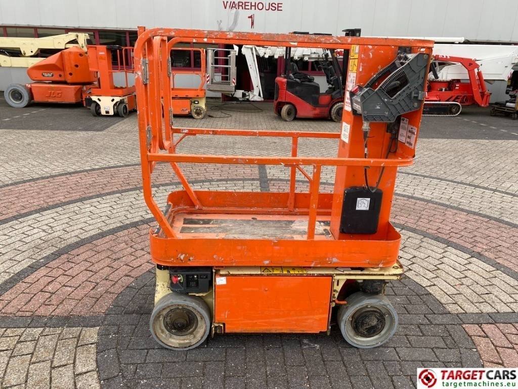 JLG 1230ES Electric Vertical Mast Work Lift 566cm - Ngritës me direk vertikal: foto 5 JLG 1230ES Electric Vertical Mast Work Lift 566cm - Ngritës me direk vertikal: foto 5