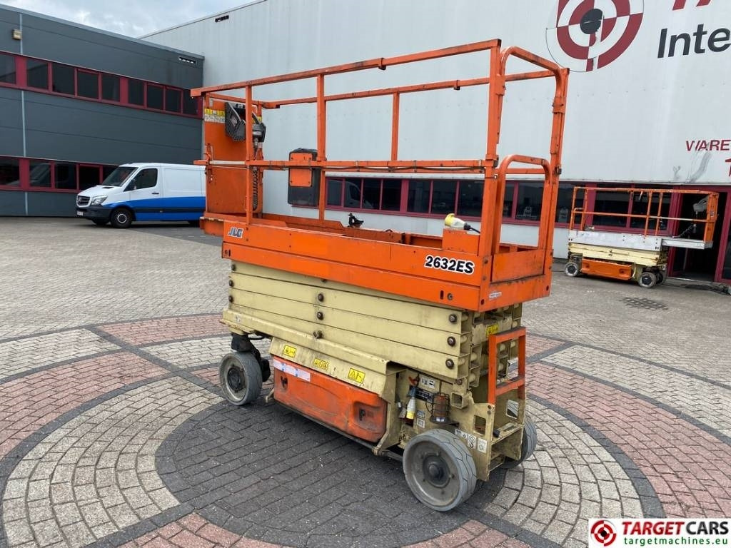 JLG 2632ES Electric Scissor Work Lift 977cm - Ngritës gërshërë: foto 4 JLG 2632ES Electric Scissor Work Lift 977cm - Ngritës gërshërë: foto 4