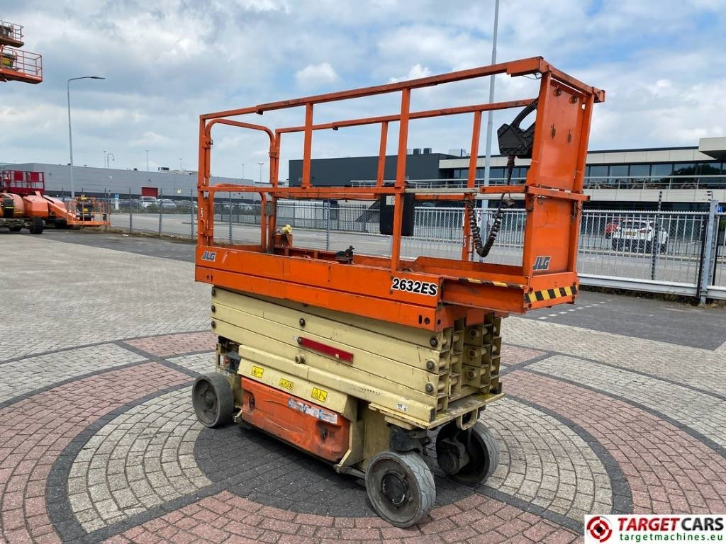 JLG 2632ES Electric Scissor Work Lift 977cm - Ngritës gërshërë: foto 2 JLG 2632ES Electric Scissor Work Lift 977cm - Ngritës gërshërë: foto 2