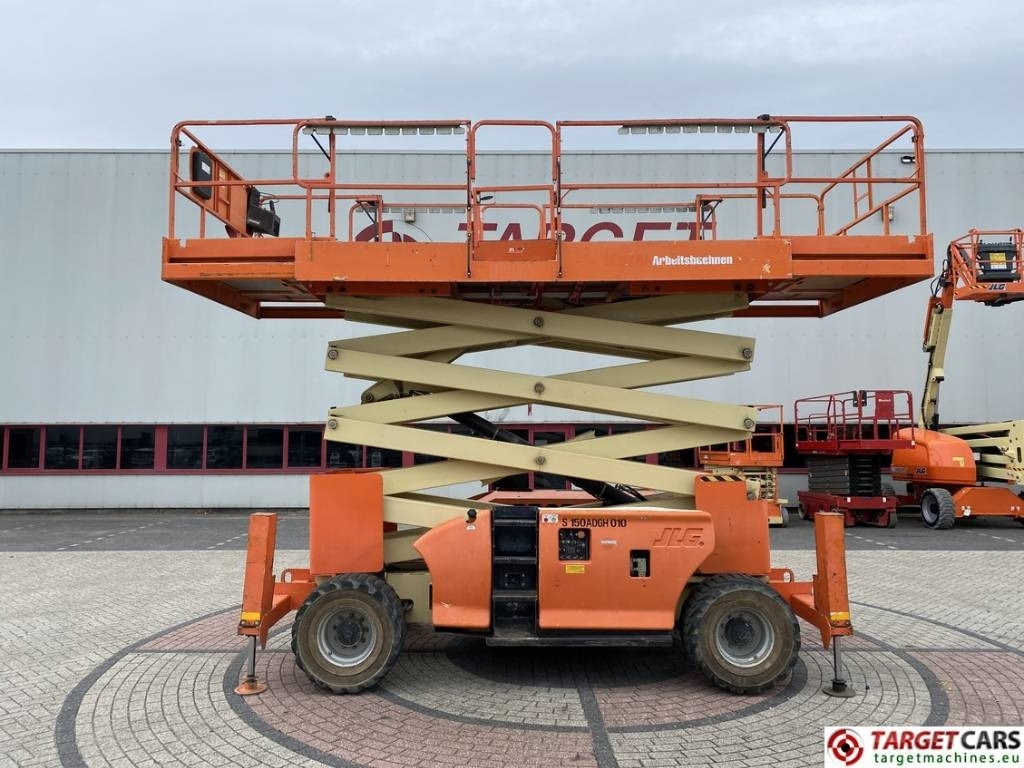 JLG 4394RT Diesel 4x4 Scissor Work Lift 1511cm - Ngritës gërshërë: foto 5 JLG 4394RT Diesel 4x4 Scissor Work Lift 1511cm - Ngritës gërshërë: foto 5