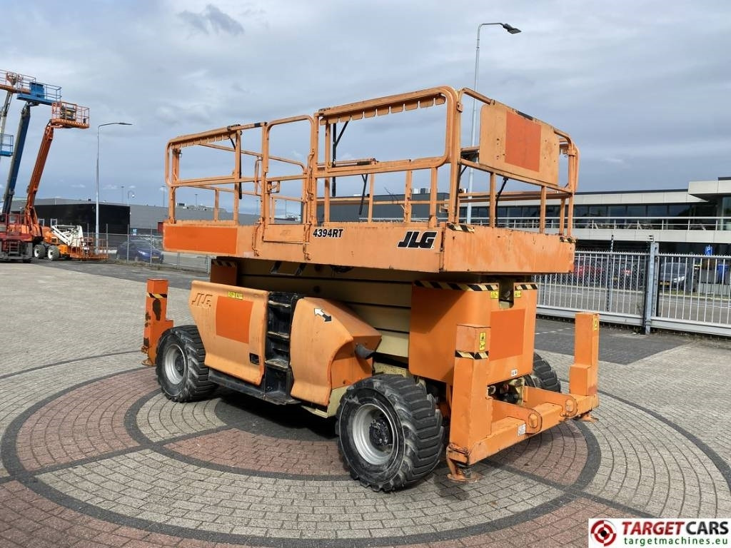 JLG 4394RT Diesel 4x4 Scissor Work Lift 1511cm - Ngritës gërshërë: foto 2 JLG 4394RT Diesel 4x4 Scissor Work Lift 1511cm - Ngritës gërshërë: foto 2