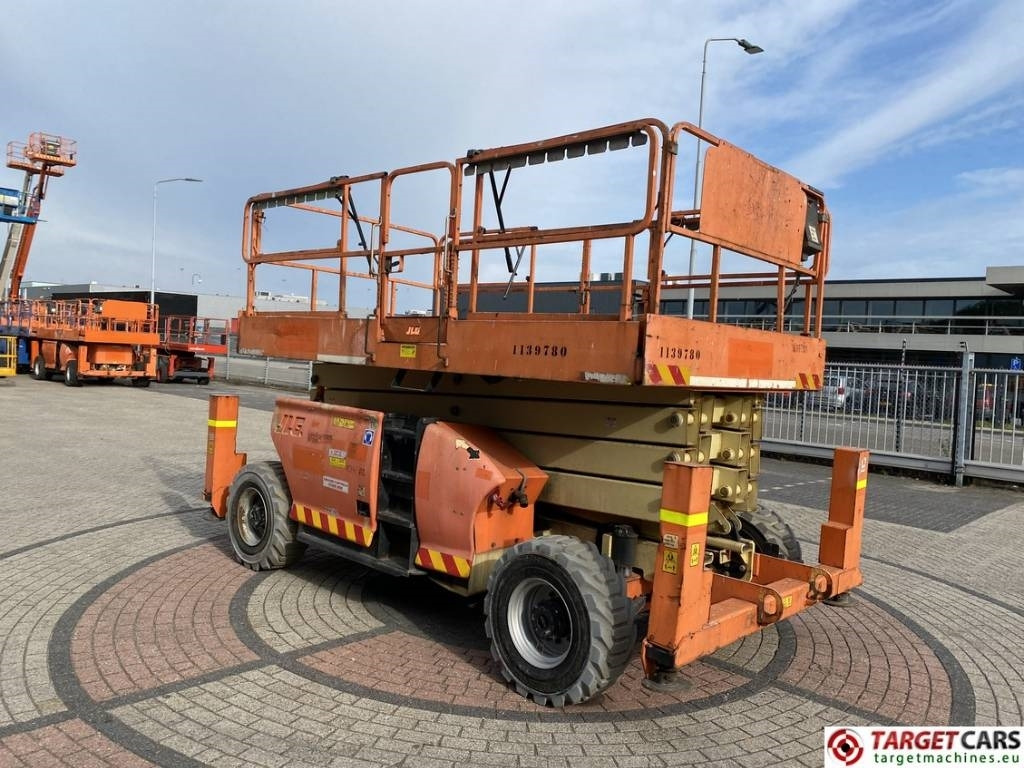 JLG 4394RT Diesel 4x4 Scissor Work Lift 1511cm - Ngritës gërshërë: foto 2 JLG 4394RT Diesel 4x4 Scissor Work Lift 1511cm - Ngritës gërshërë: foto 2