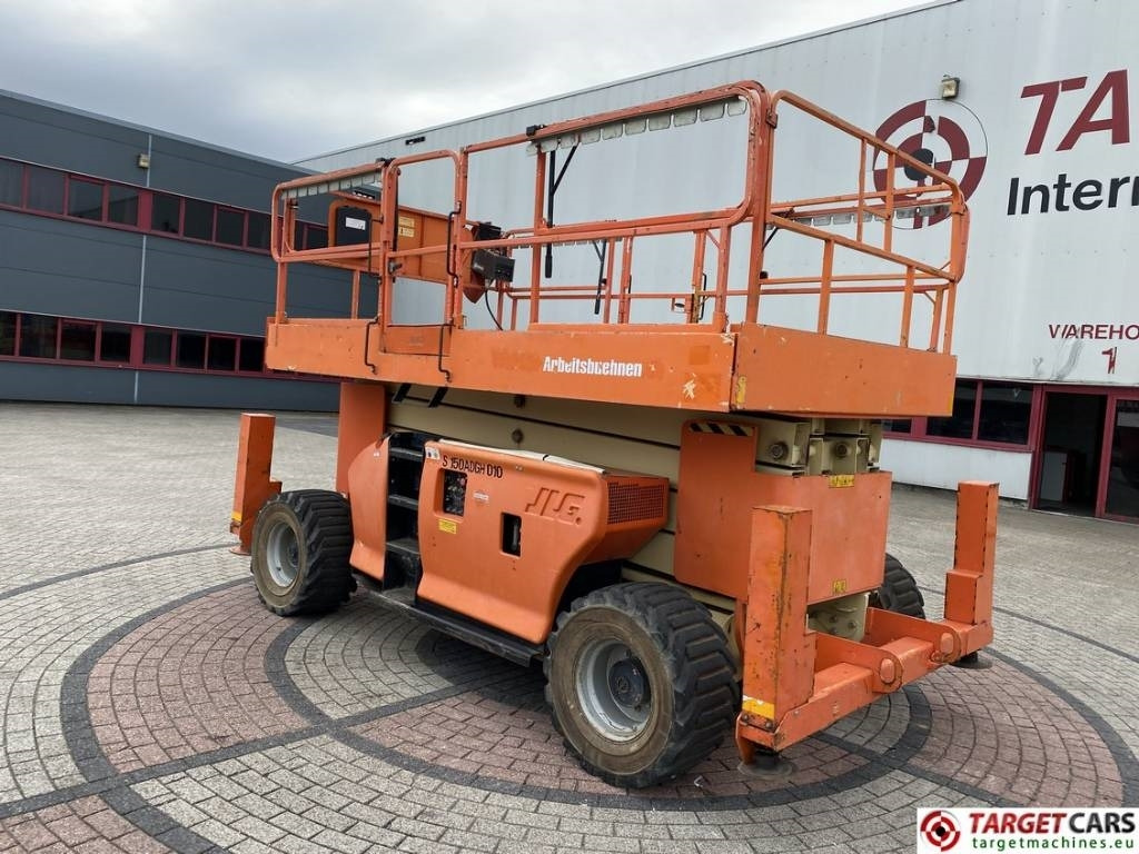 JLG 4394RT Diesel 4x4 Scissor Work Lift 1511cm - Ngritës gërshërë: foto 4 JLG 4394RT Diesel 4x4 Scissor Work Lift 1511cm - Ngritës gërshërë: foto 4