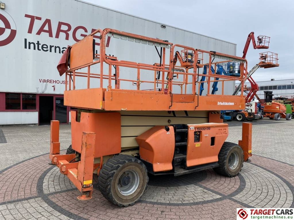 JLG 4394RT Diesel 4x4 Scissor Work Lift 1511cm - Ngritës gërshërë: foto 1 JLG 4394RT Diesel 4x4 Scissor Work Lift 1511cm - Ngritës gërshërë: foto 1