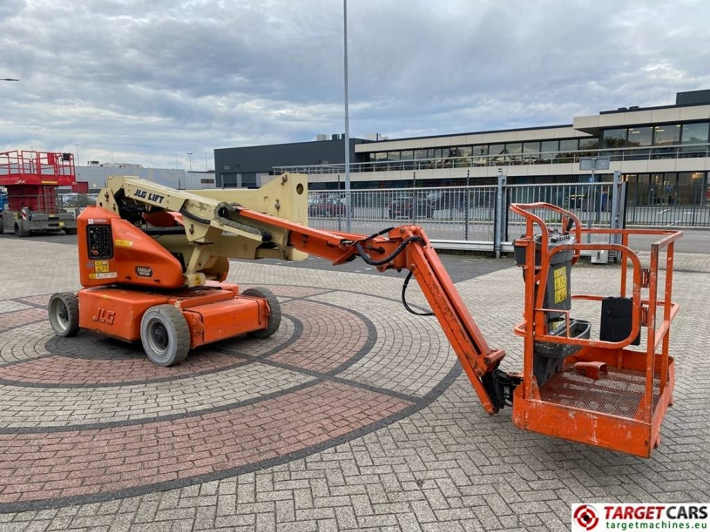 JLG E400AJPN Jib Plus Articulated Electric BoomLift - Krah me çernjerë: foto 2 JLG E400AJPN Jib Plus Articulated Electric BoomLift - Krah me çernjerë: foto 2