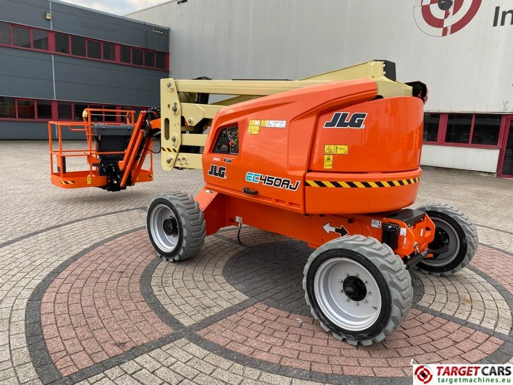 JLG EC450AJ Lithium-Ion Articulated Boom Lift 1572cm - Krah me çernjerë: foto 4 JLG EC450AJ Lithium-Ion Articulated Boom Lift 1572cm - Krah me çernjerë: foto 4