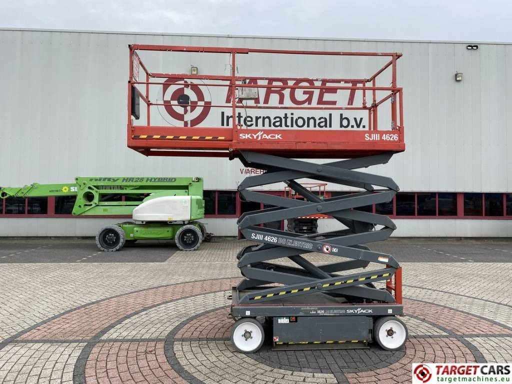 SkyJack SJIII-4626 Electric 4626 Scissor Work Lift 990cm - Ngritës gërshërë: foto 5 SkyJack SJIII-4626 Electric 4626 Scissor Work Lift 990cm - Ngritës gërshërë: foto 5