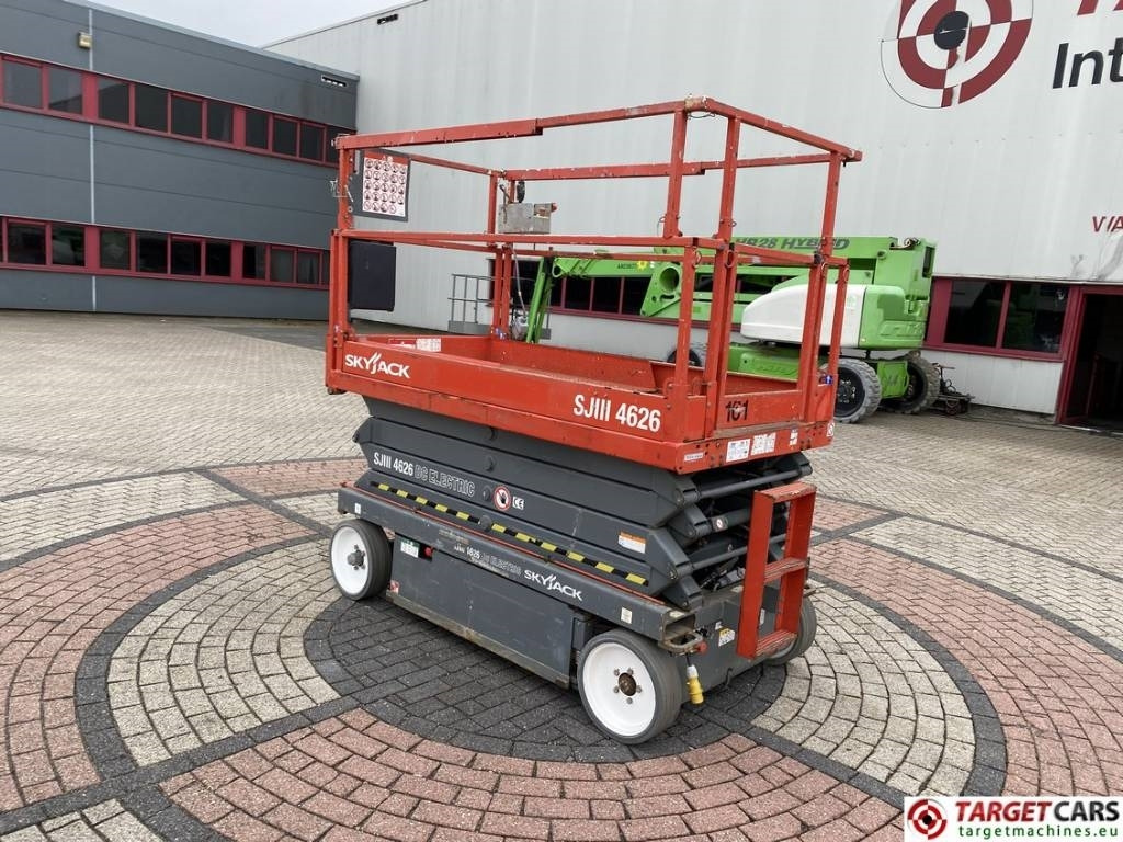 SkyJack SJIII-4626 Electric 4626 Scissor Work Lift 990cm - Ngritës gërshërë: foto 4 SkyJack SJIII-4626 Electric 4626 Scissor Work Lift 990cm - Ngritës gërshërë: foto 4