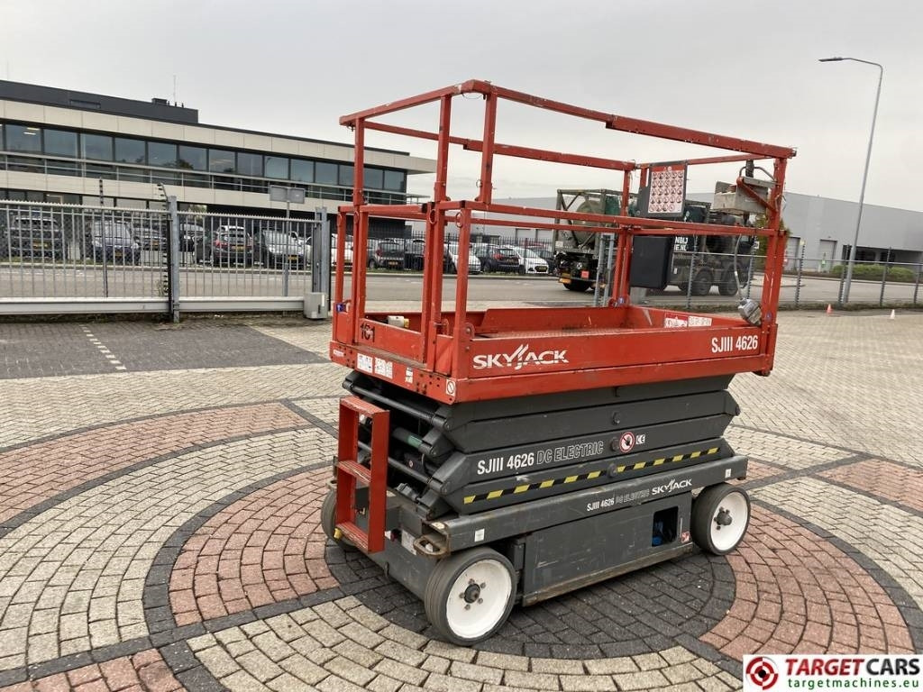 SkyJack SJIII-4626 Electric 4626 Scissor Work Lift 990cm - Ngritës gërshërë: foto 3 SkyJack SJIII-4626 Electric 4626 Scissor Work Lift 990cm - Ngritës gërshërë: foto 3