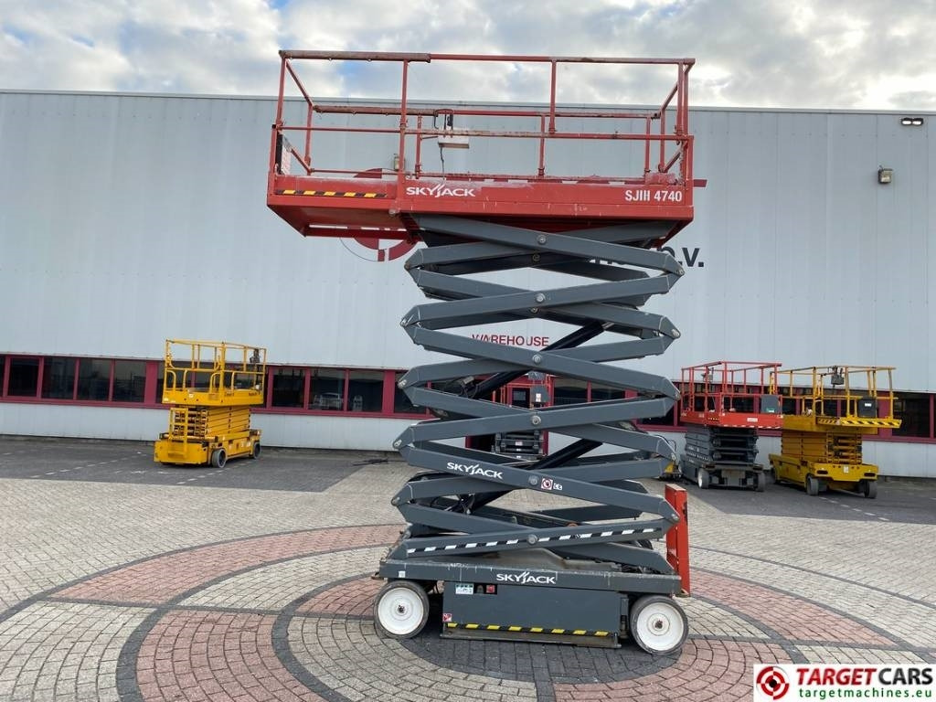 SkyJack SJIII-4740 Electric 4740 Scissor Work Lift 1380cm - Ngritës gërshërë: foto 5 SkyJack SJIII-4740 Electric 4740 Scissor Work Lift 1380cm - Ngritës gërshërë: foto 5