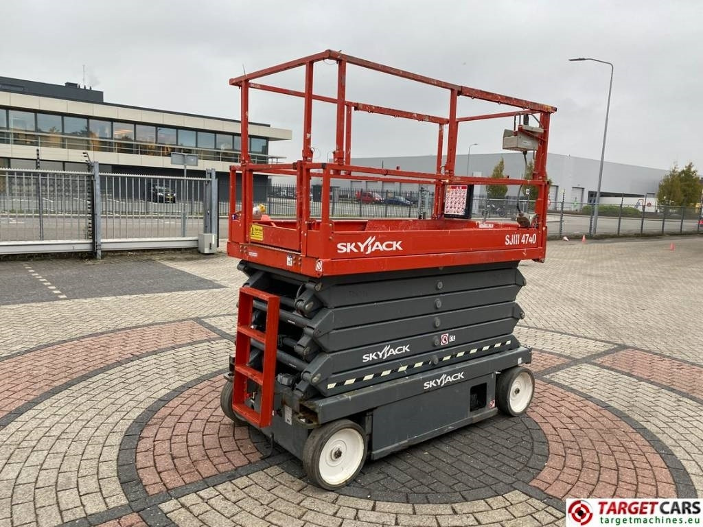 SkyJack SJIII-4740 Electric 4740 Scissor Work Lift 1380cm - Ngritës gërshërë: foto 3 SkyJack SJIII-4740 Electric 4740 Scissor Work Lift 1380cm - Ngritës gërshërë: foto 3
