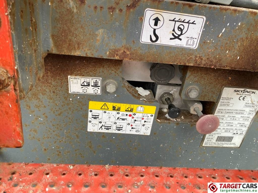 Ngritës gërshërë SkyJack SJIII-4740 Electric 4740 Scissor Work Lift 1380cm: foto 12 Ngritës gërshërë SkyJack SJIII-4740 Electric 4740 Scissor Work Lift 1380cm: foto 12