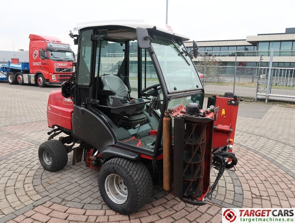 Toro LT3340 3-Gang Hydro 4WD Cylinder Reel Mower - Korrëse bari i kopshtit: foto 5 Toro LT3340 3-Gang Hydro 4WD Cylinder Reel Mower - Korrëse bari i kopshtit: foto 5