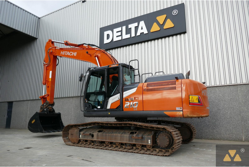 Hitachi ZX210LC-7 - Ekskavator me zinxhirë: foto 4 Hitachi ZX210LC-7 - Ekskavator me zinxhirë: foto 4