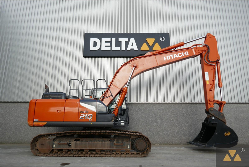 Hitachi ZX210LC-7 - Ekskavator me zinxhirë: foto 2 Hitachi ZX210LC-7 - Ekskavator me zinxhirë: foto 2