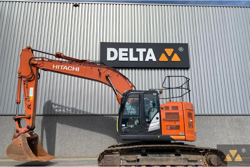 Hitachi ZX225USLC-6 - Ekskavator me zinxhirë: foto 1 Hitachi ZX225USLC-6 - Ekskavator me zinxhirë: foto 1