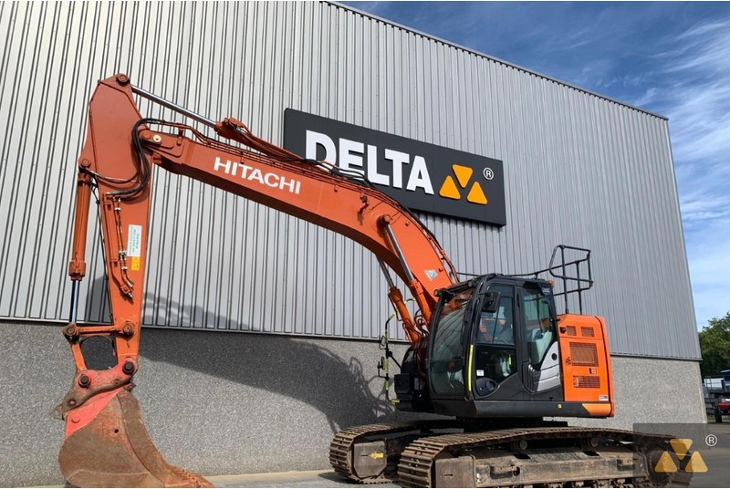 Hitachi ZX225USLC-6 - Ekskavator me zinxhirë: foto 3 Hitachi ZX225USLC-6 - Ekskavator me zinxhirë: foto 3