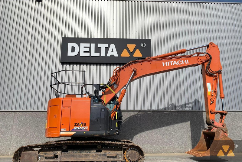 Hitachi ZX225USLC-6 - Ekskavator me zinxhirë: foto 2 Hitachi ZX225USLC-6 - Ekskavator me zinxhirë: foto 2