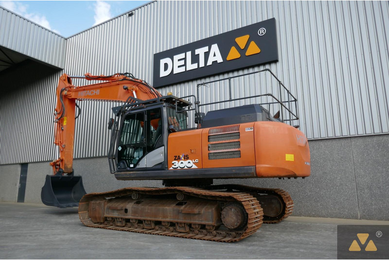 Hitachi ZX300LC-6 - Ekskavator me zinxhirë: foto 4 Hitachi ZX300LC-6 - Ekskavator me zinxhirë: foto 4