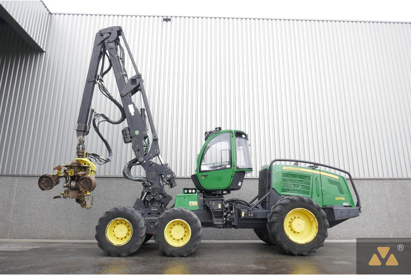 John Deere 1270E - Korrëse pylltarie: foto 1 John Deere 1270E - Korrëse pylltarie: foto 1