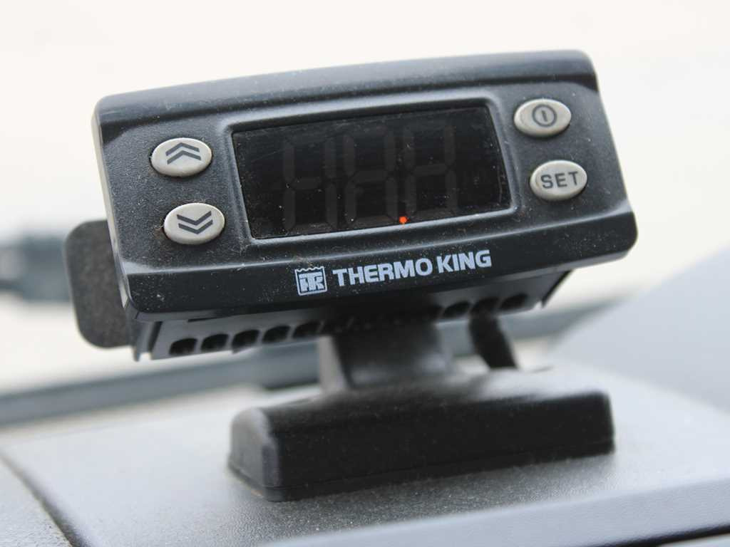 Kamion frigorifer Iveco EUROCARGO 75E19, THERMO KING C - 450e, HYDRAULIC FRONT: foto 12