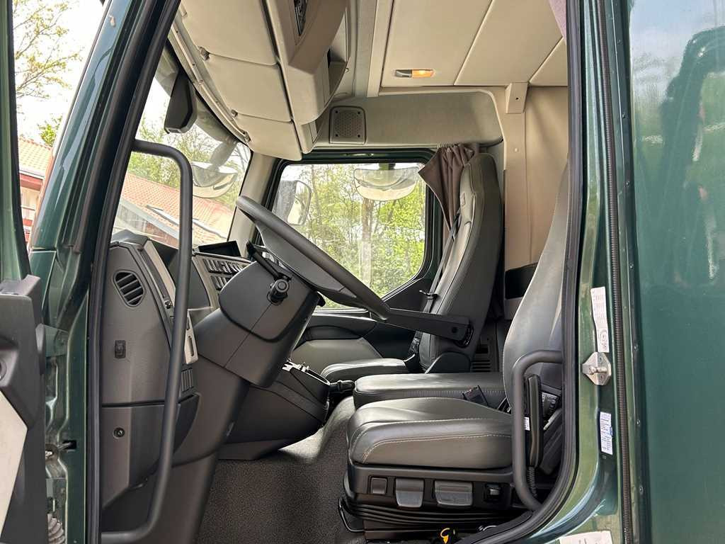 Volvo STX FL, FOR 6 PEOPLE, FOR TRANSPORTING FIVE HORSES, CAMERA, 2X HYDRAULIC FRONT - Makineritë e tjera: foto 3 Volvo STX FL, FOR 6 PEOPLE, FOR TRANSPORTING FIVE HORSES, CAMERA, 2X HYDRAULIC FRONT - Makineritë e tjera: foto 3
