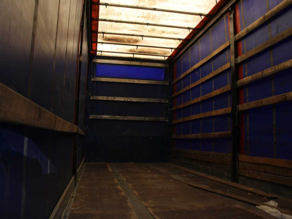 Swan CHT101 - Rimorkio me tendë: foto 4 Swan CHT101 - Rimorkio me tendë: foto 4