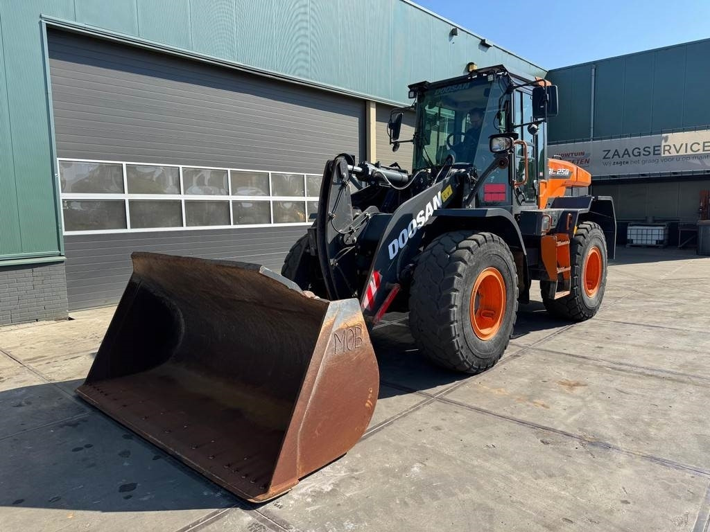 Doosan DL250-7 - Fadrom me goma: foto 2 Doosan DL250-7 - Fadrom me goma: foto 2