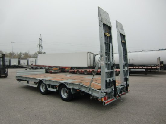 HUMBAUR HBTZ 217224 BS schräg Tandem-Tieflader Verzinkt, SAF-Achsen, - Rimorkio me plan ngarkimi të ulët: foto 4 HUMBAUR HBTZ 217224 BS schräg Tandem-Tieflader Verzinkt, SAF-Achsen, - Rimorkio me plan ngarkimi të ulët: foto 4