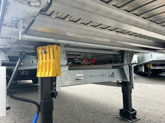 Knapen K100 Schubboden, Neufahrzeug, 10mm Boden, Liftachse,  Funk - Gjysmë rimorkio me bazament të lëvizshëm: foto 5 Knapen K100 Schubboden, Neufahrzeug, 10mm Boden, Liftachse,  Funk - Gjysmë rimorkio me bazament të lëvizshëm: foto 5