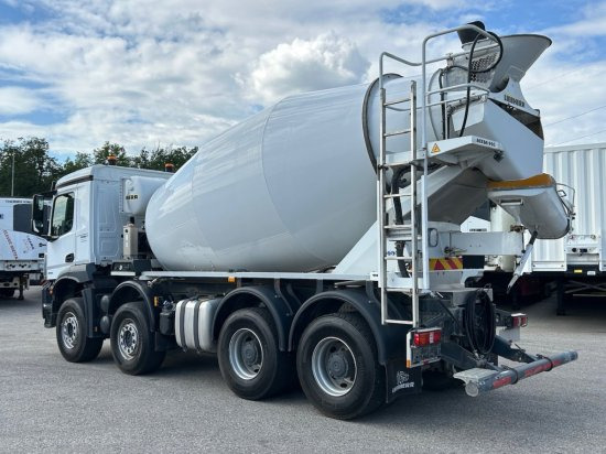 Mercedes-Benz Arocs 3743, 8x4 Betonmischer, Euro 6, 9m³ Liebherr Mischer - Autobetoniere: foto 4 Mercedes-Benz Arocs 3743, 8x4 Betonmischer, Euro 6, 9m³ Liebherr Mischer - Autobetoniere: foto 4