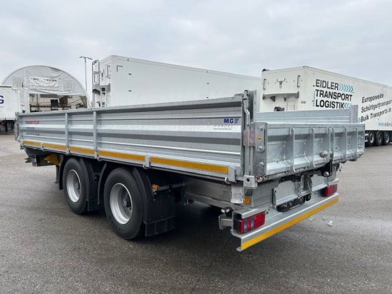 Möslein Tandemkipper-Tieflader, 3 Seitenkipper mit Einschubrampen - Rimorkio me plan ngarkimi të ulët: foto 5 Möslein Tandemkipper-Tieflader, 3 Seitenkipper mit Einschubrampen - Rimorkio me plan ngarkimi të ulët: foto 5