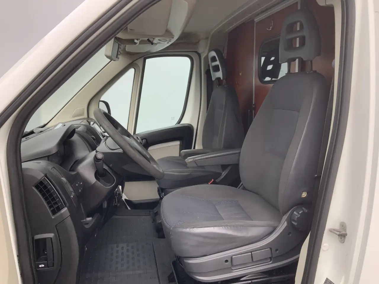 Citroen Jumper 30 2.2 HDI L2H2 Airco Cruise Camera 3 Zits sidebar - Furgon: foto 4 Citroen Jumper 30 2.2 HDI L2H2 Airco Cruise Camera 3 Zits sidebar - Furgon: foto 4