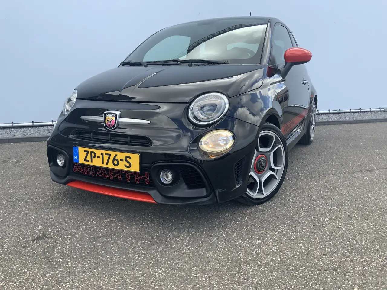 Fiat 500C Abarth 1.4 T-Jet 595 Automaat Euro 6 - Kabriolet: foto 2 Fiat 500C Abarth 1.4 T-Jet 595 Automaat Euro 6 - Kabriolet: foto 2