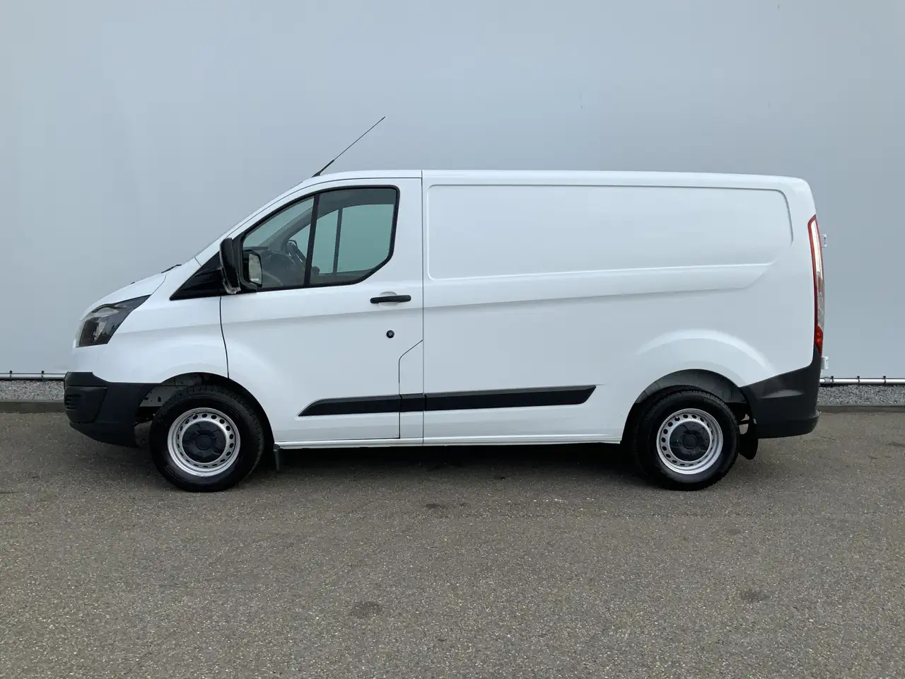 Ford Transit Custom 270 2.2 TDCI L1H1 Economy Edition Airco Cruise 3 Z - Furgon: foto 3 Ford Transit Custom 270 2.2 TDCI L1H1 Economy Edition Airco Cruise 3 Z - Furgon: foto 3