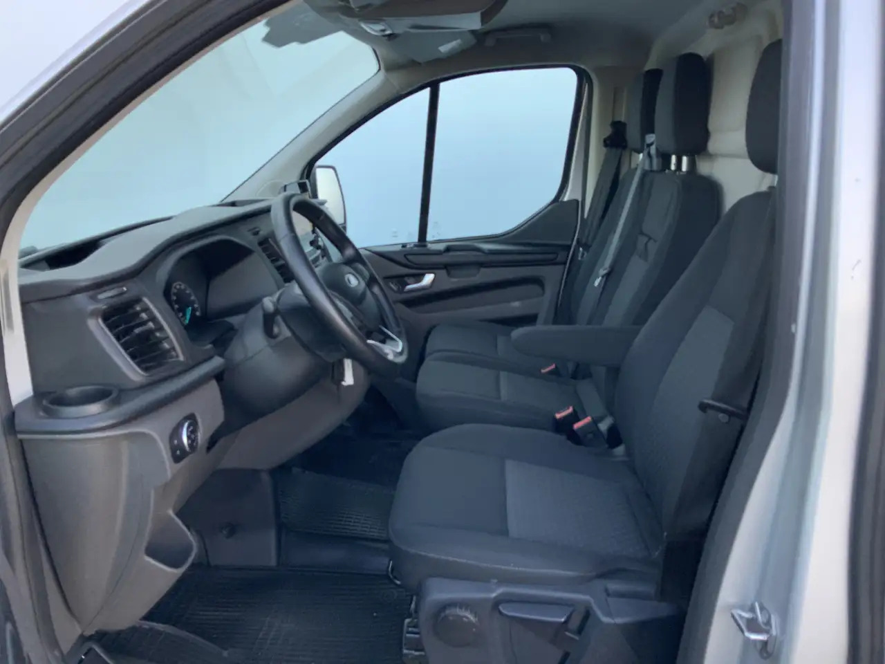 Ford Transit Custom 300 2.0 TDCI L1H1 Limited Airco Cruise Camera 3 Zi - Furgon: foto 4 Ford Transit Custom 300 2.0 TDCI L1H1 Limited Airco Cruise Camera 3 Zi - Furgon: foto 4