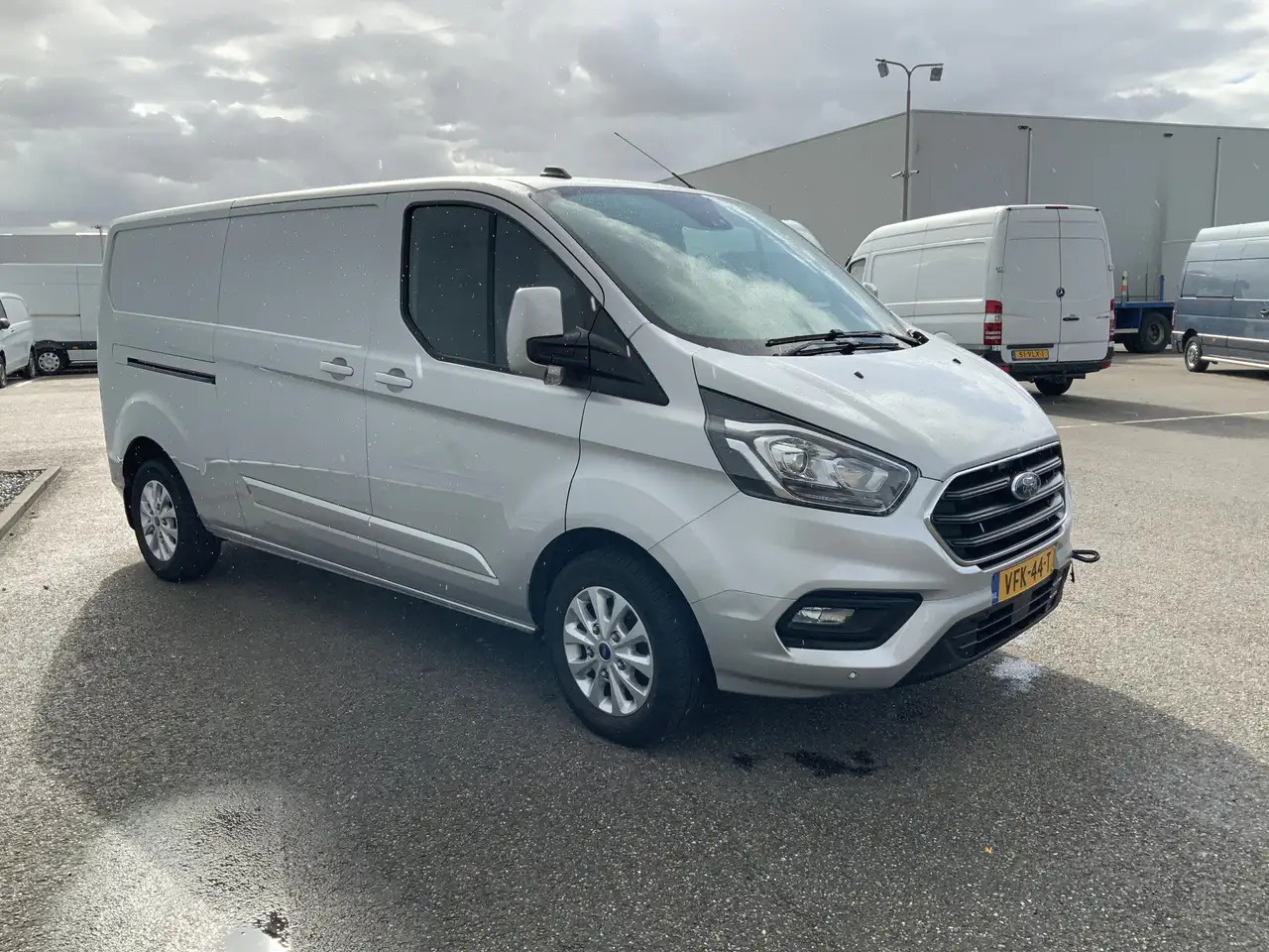 Ford Transit Custom 300 2.0 TDCI (MOTOR DEFECT!!) L2H2 Airco Navi 3 Zi - Furgon: foto 2 Ford Transit Custom 300 2.0 TDCI (MOTOR DEFECT!!) L2H2 Airco Navi 3 Zi - Furgon: foto 2