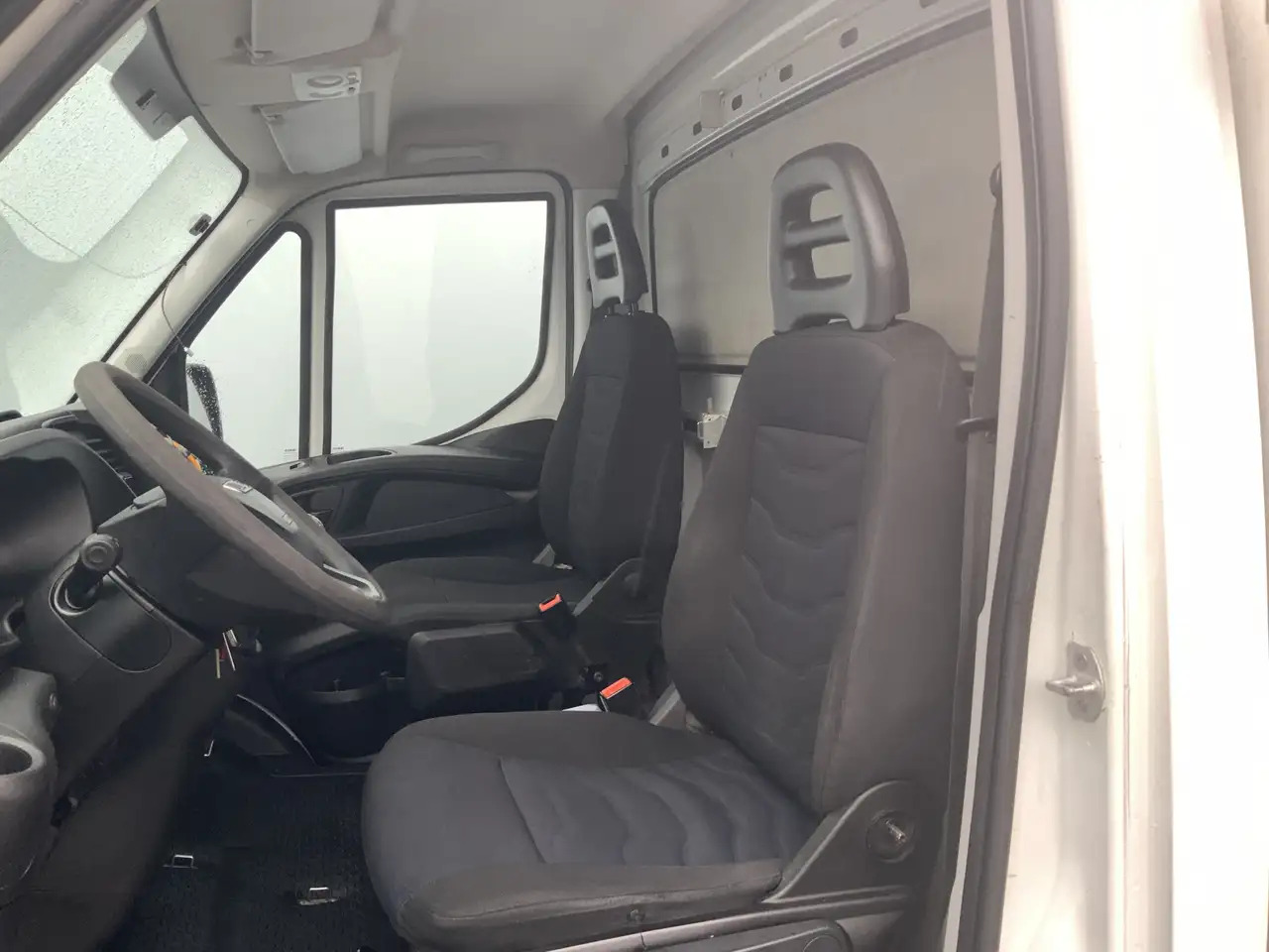 Iveco Daily 35S12 2.3 345 VriesAuto 10 deuren _40 gr onder 0, - Furgon frigorifer: foto 3 Iveco Daily 35S12 2.3 345 VriesAuto 10 deuren _40 gr onder 0, - Furgon frigorifer: foto 3