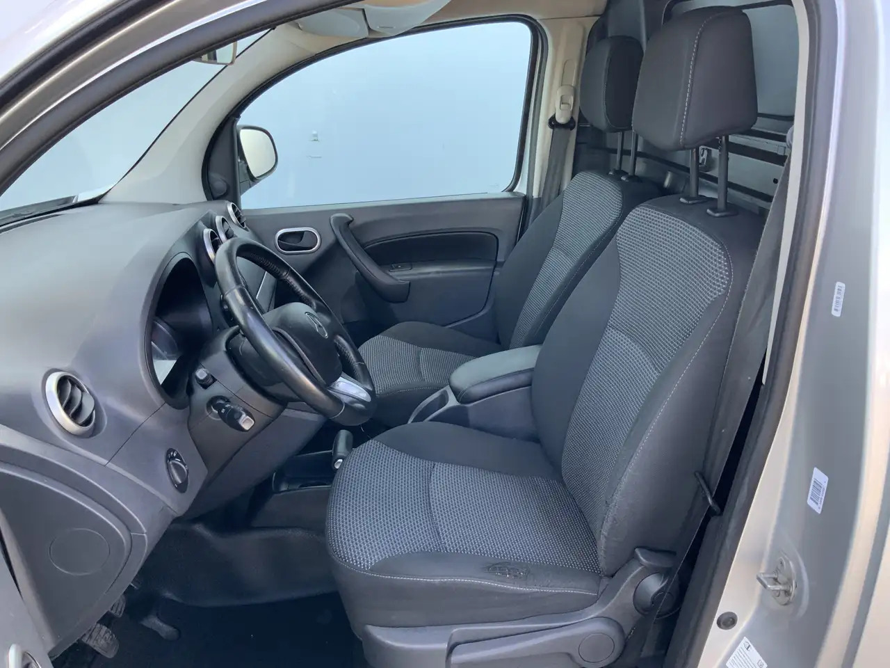 Mercedes-Benz Citan 109 CDI BlueEFFICIENCY Airco Cruise Euro 5 - Furgon i vogël: foto 4 Mercedes-Benz Citan 109 CDI BlueEFFICIENCY Airco Cruise Euro 5 - Furgon i vogël: foto 4