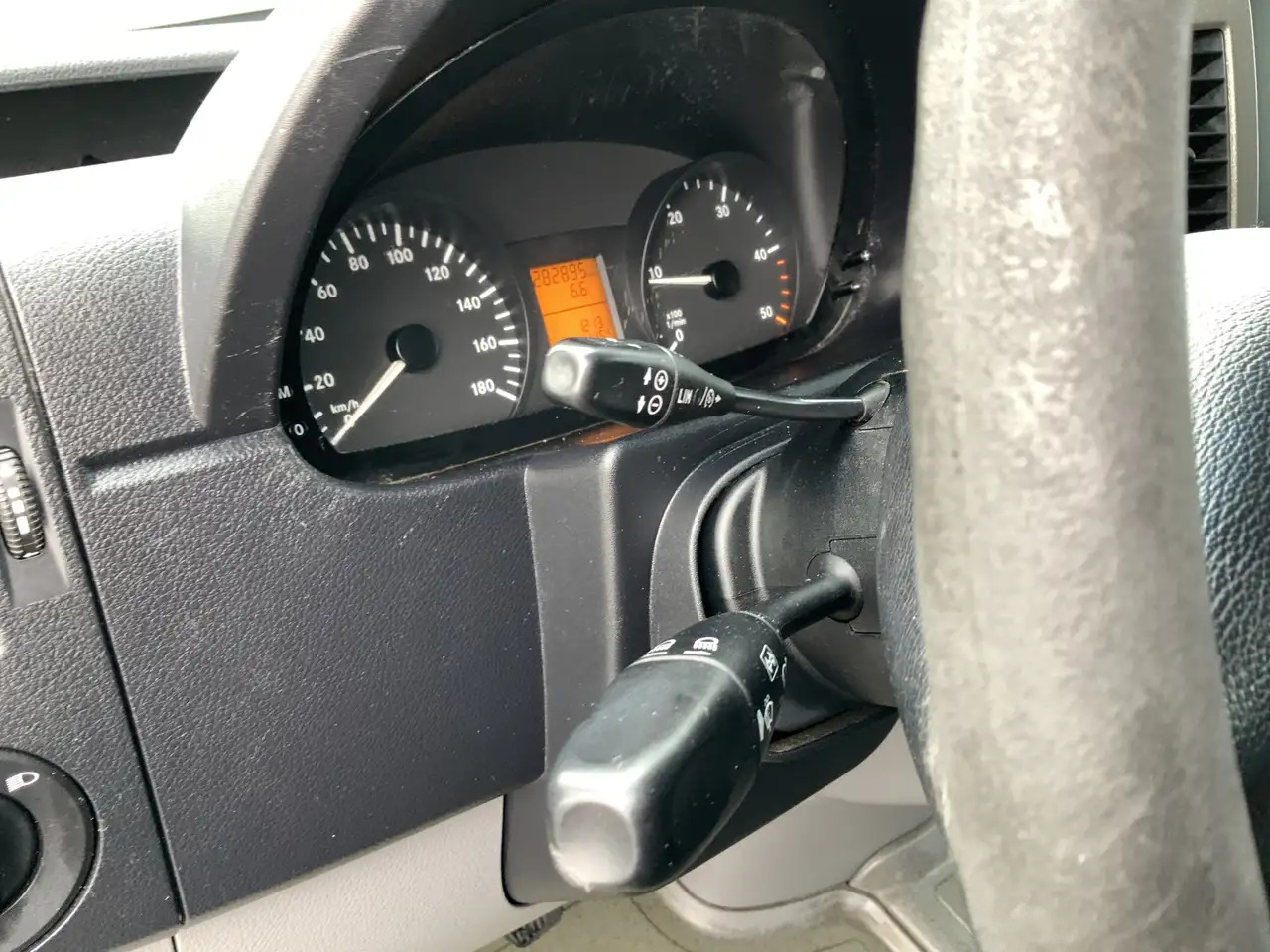 Mercedes-Benz Sprinter 213 2.2 CDI 325 L1H1 Airco Cruise Euro 4 - Furgon: foto 4 Mercedes-Benz Sprinter 213 2.2 CDI 325 L1H1 Airco Cruise Euro 4 - Furgon: foto 4