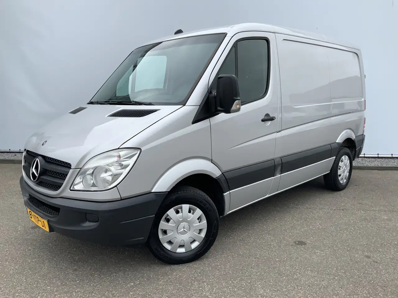 Mercedes-Benz Sprinter 213 2.2 CDI 325 L1H1 Airco Cruise Euro 4 - Furgon: foto 1 Mercedes-Benz Sprinter 213 2.2 CDI 325 L1H1 Airco Cruise Euro 4 - Furgon: foto 1